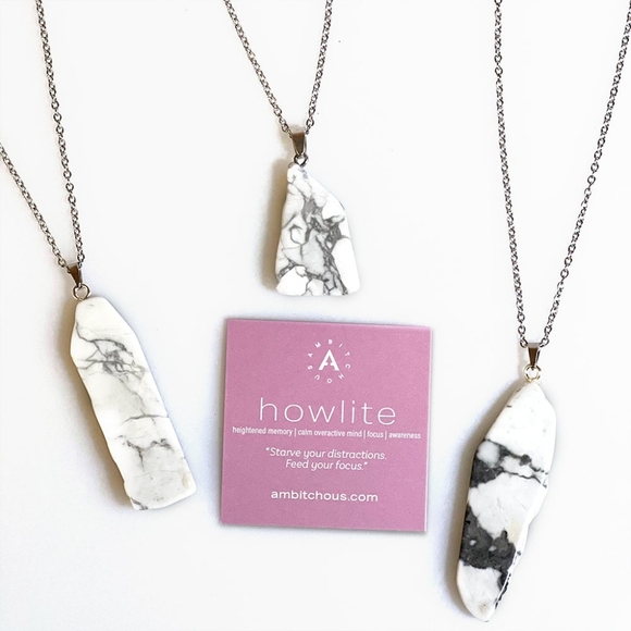 1 Large Chunk Howlite Necklace - Picture 1 of 6